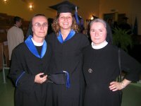 Siostra Weronika Jerzewska - świeżo upieczona pielęgniarka - pierwsza z lewej